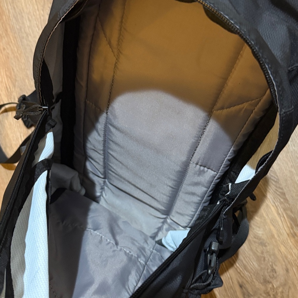 Camelbak Cloudwalker Black And Gray Backpack - image 5